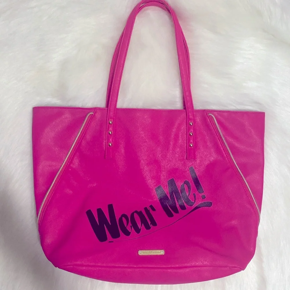 Juicy Couture “Wear Me!” Tote New Excellent Condition